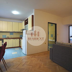 ŠPANSKO Ugodan 3soban stan 64 m2, 2. kat, top lokacija, loggia, spremište, BEZ PROVIZIJE