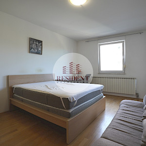 ŠPANSKO Ugodan 3soban stan 64 m2, 2. kat, top lokacija, loggia, spremište, BEZ PROVIZIJE