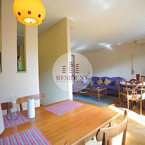 JARUN Prostran 4soban stan 87 m2, 3. kat, top lokacija, garaža, mirno okruženje, balkon, spremište, BEZ PROVIZIJE