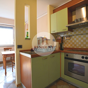 JARUN Prostran 4soban stan 87 m2, 3. kat, top lokacija, garaža, mirno okruženje, balkon, spremište, BEZ PROVIZIJE