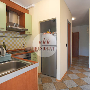 JARUN Prostran 4soban stan 87 m2, 3. kat, top lokacija, garaža, mirno okruženje, balkon, spremište, BEZ PROVIZIJE