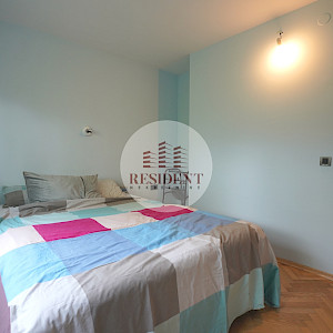 JARUN Prostran 4soban stan 87 m2, 3. kat, top lokacija, garaža, mirno okruženje, balkon, spremište, BEZ PROVIZIJE