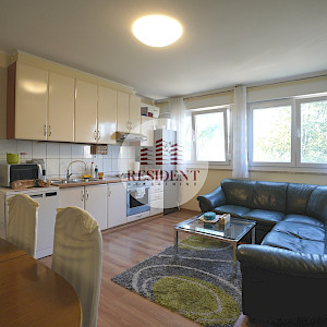 SREDNJACI Moderan 3soban stan 48 m2, 3. kat, top lokacija, spremište, BEZ PROVIZIJE