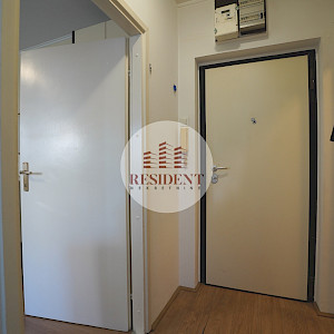 SREDNJACI Moderan 3soban stan 48 m2, 3. kat, top lokacija, spremište, BEZ PROVIZIJE
