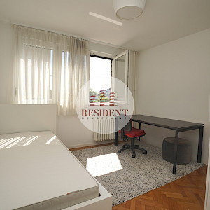 NAJAM - DONJI GRAD Komforan 3soban stan 66 m2, 3. kat, top lokacija, lift, parking, BEZ PROVIZIJE