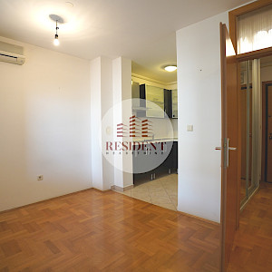 VRBANI 3 Funkcionalan jednosoban stan 38 m2, 3. kat, top lokacija, loggia, balkon, spremište