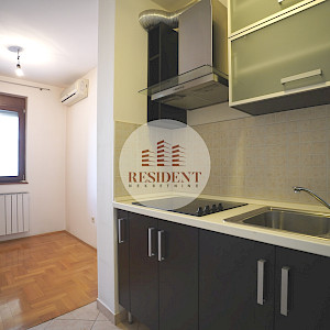 VRBANI 3 Funkcionalan jednosoban stan 38 m2, 3. kat, top lokacija, loggia, balkon, spremište