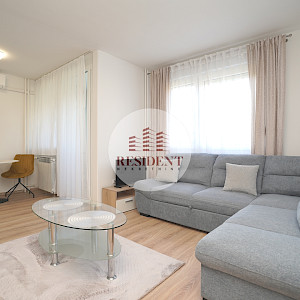 ŠPANSKO Functional 1-room apartment, 40 m², 2nd floor, excellent location, loggia, storage unit