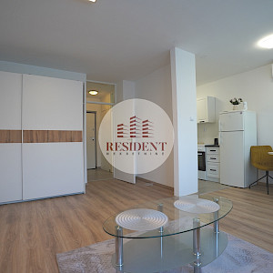 ŠPANSKO Functional 1-room apartment, 40 m², 2nd floor, excellent location, loggia, storage unit