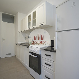 ŠPANSKO Functional 1-room apartment, 40 m², 2nd floor, excellent location, loggia, storage unit