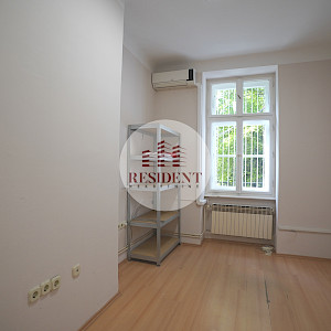 DONJI GRAD Spacious office space (102 m²) + garage, prime location, NO COMMISSION.