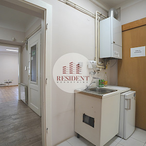 DONJI GRAD Spacious office space (102 m²) + garage, prime location, NO COMMISSION.